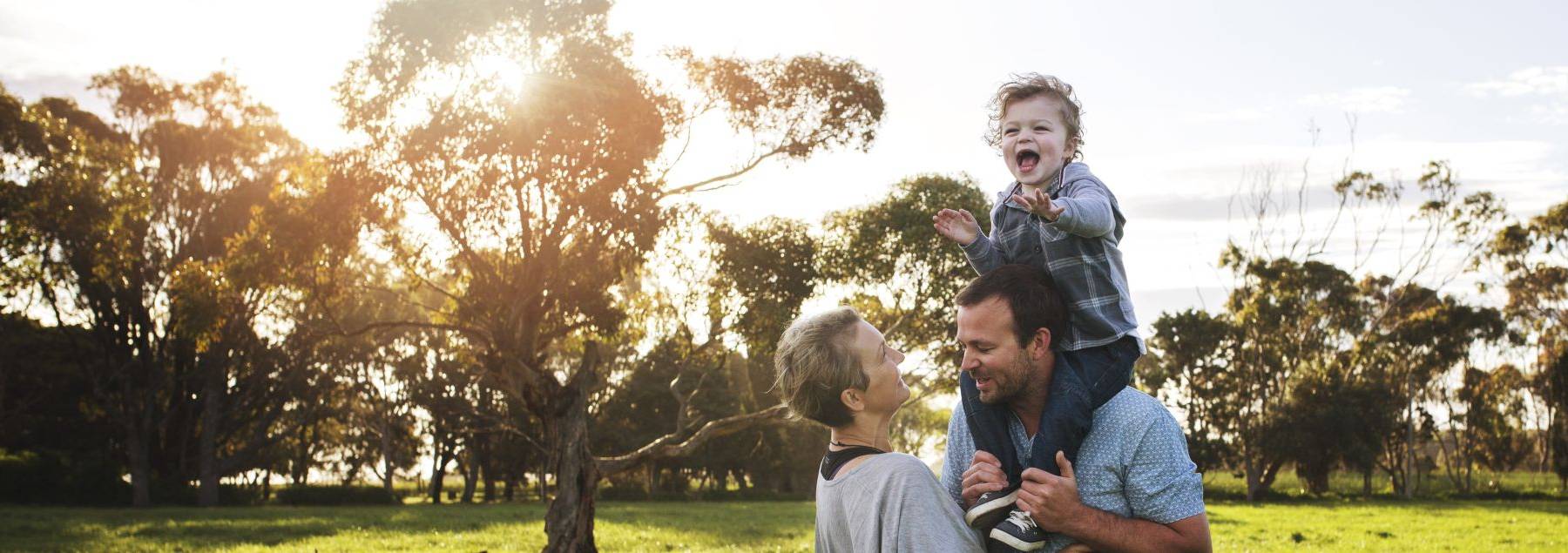 Lewis as a toddler on dad Nick’s shoulders with mum Justine. Credit: Nicole Ander